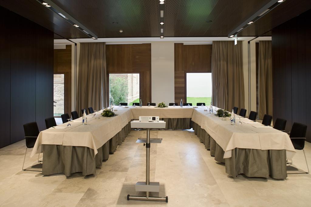 Parador De Αλκαλά ντε Ενάρες Εξωτερικό φωτογραφία