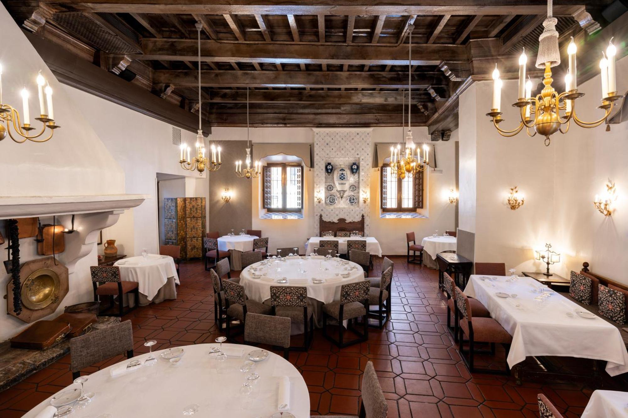 Parador De Αλκαλά ντε Ενάρες Εξωτερικό φωτογραφία